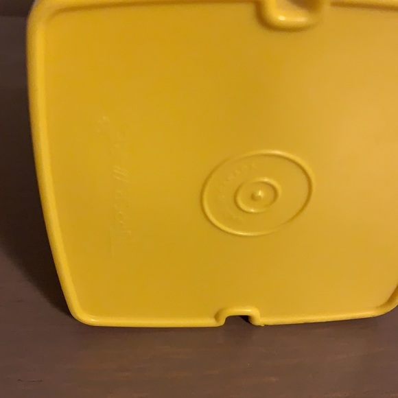 Tupperware Vintage “Pick-a-Deli” Pickle Container - Picture 4 of 7